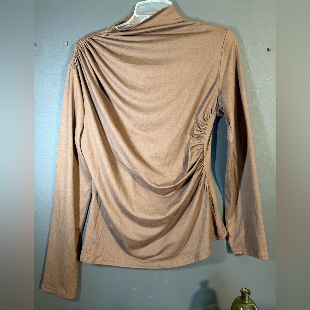 Draped women’s top. NEW - Picture 1 of 5